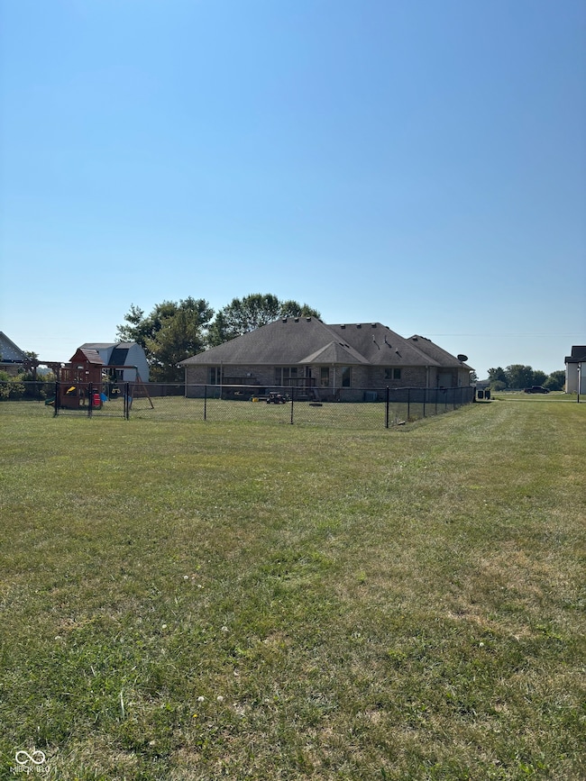 5556 W Stinemyer Rd, New Palestine, IN 46163 - photo 7