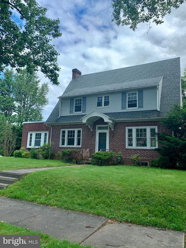 939 Wayne Ave, Reading, PA 19610 - photo 2