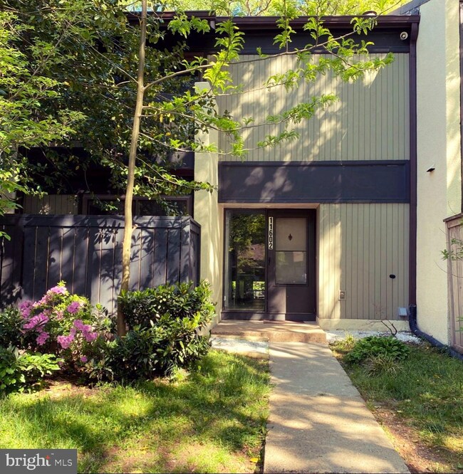 11602 Newbridge Ct, Reston, VA 20191 - photo 2