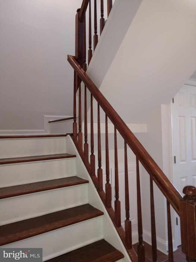 8723 Silent Ct, Odenton, MD 21113 - photo 3