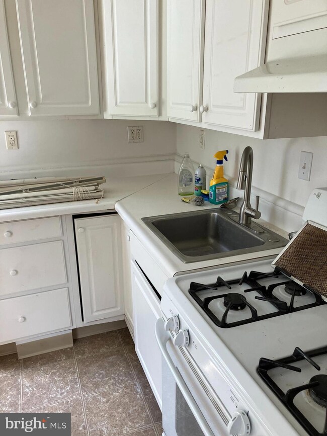 117 Walnut Ave unit 2, Ardmore, PA 19003 - photo 7