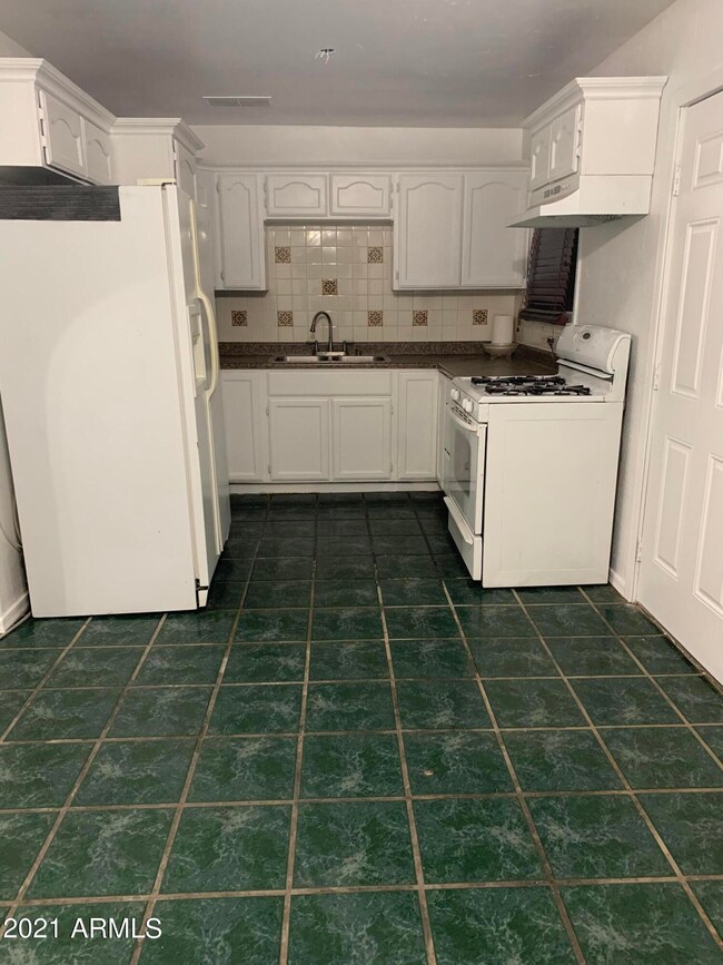 Kitchen 1