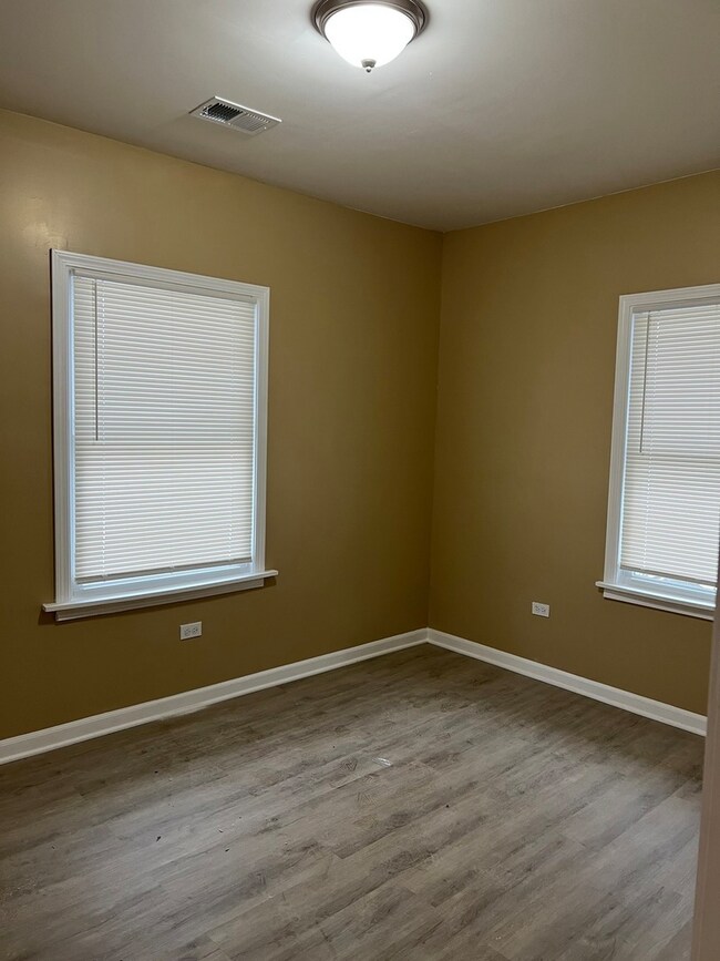 unlisted-address, Hazel Crest, IL 60429 - photo 5