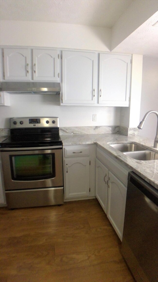 892 Westbury Ln S unit 2-B, Columbus, OH 43228 - photo 5