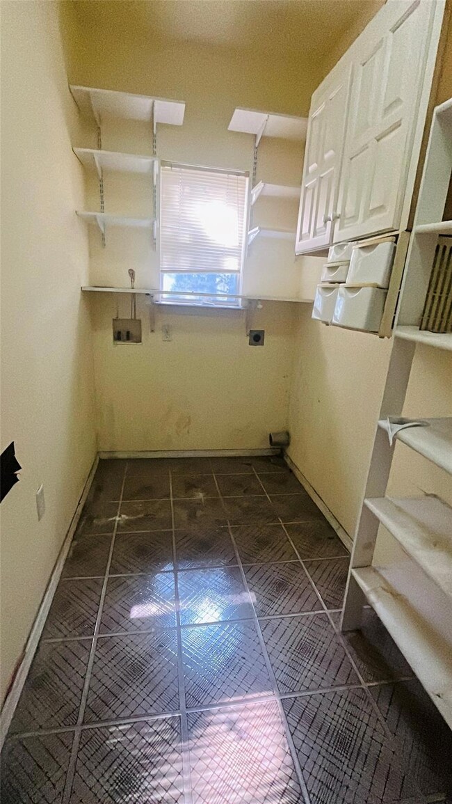 Laundry room with washer hookup and hookup for an 