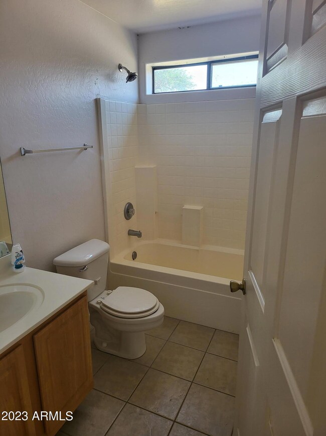 UNIT E BATH 1