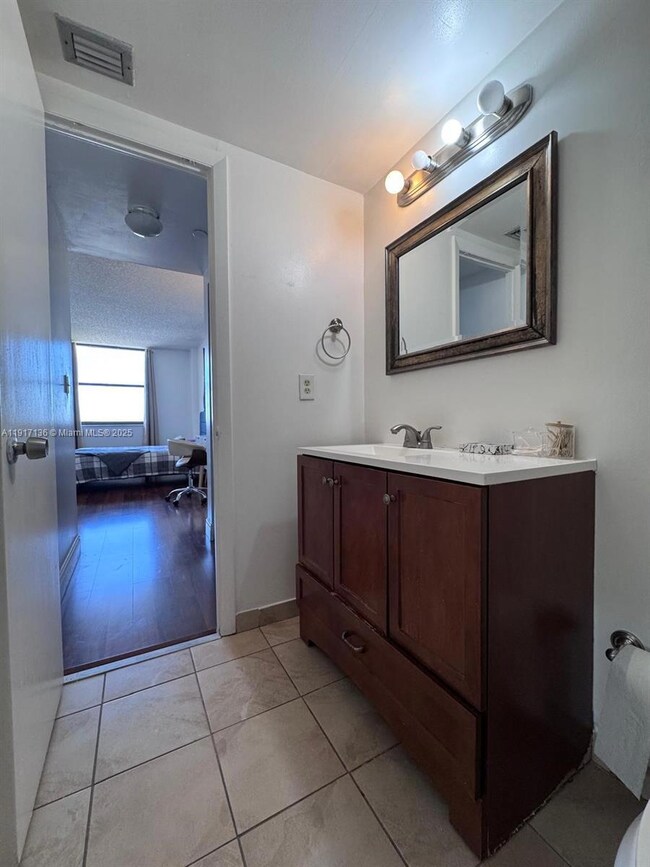 Greenwich Condominiums unit A1014, North Miami, FL 33161 - photo 5