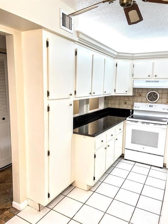 810 Sky Pine Way unit A1, Green Acres, FL 33415 - photo 3