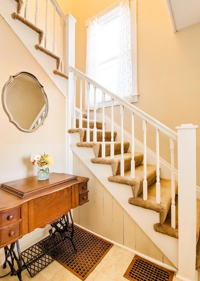 Entry/Front Stairway