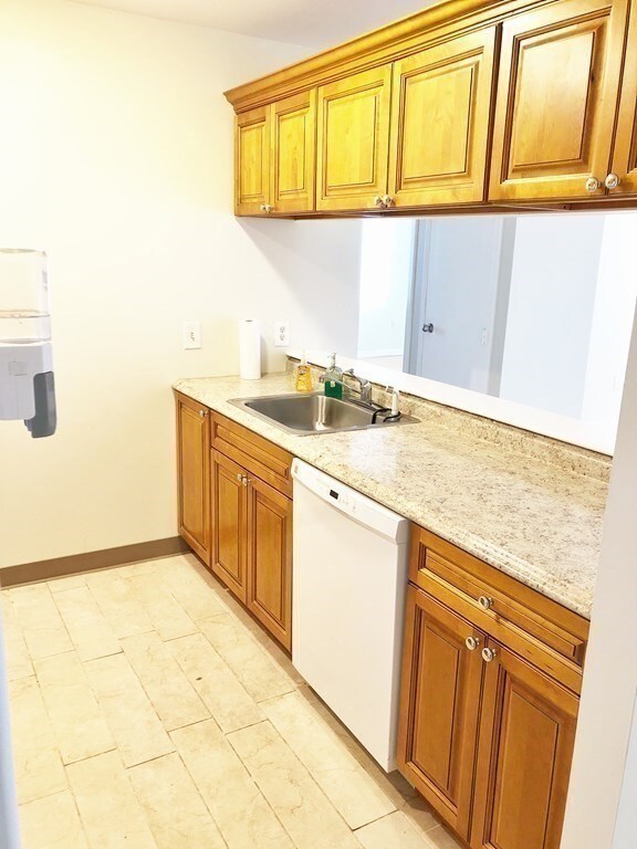 The Montclair Condominiums unit 512, Quincy, MA 02171 - photo 3