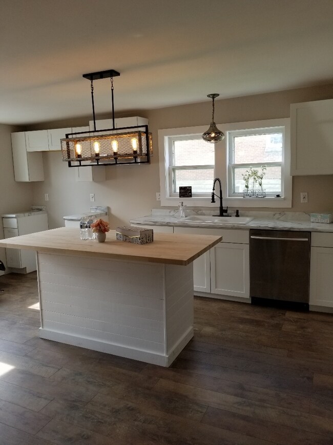 407 S Jackson St, Auburn, IN 46706 - photo 6