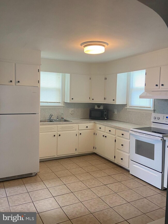 1702 Palm St unit 1ST FLOOR, Hershey, PA 17033 - photo 6