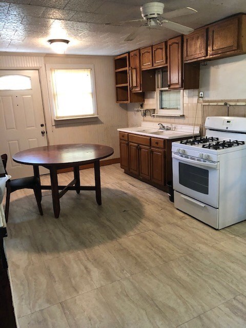 111 S Magnolia St, Tomball, TX 77375 - photo 6