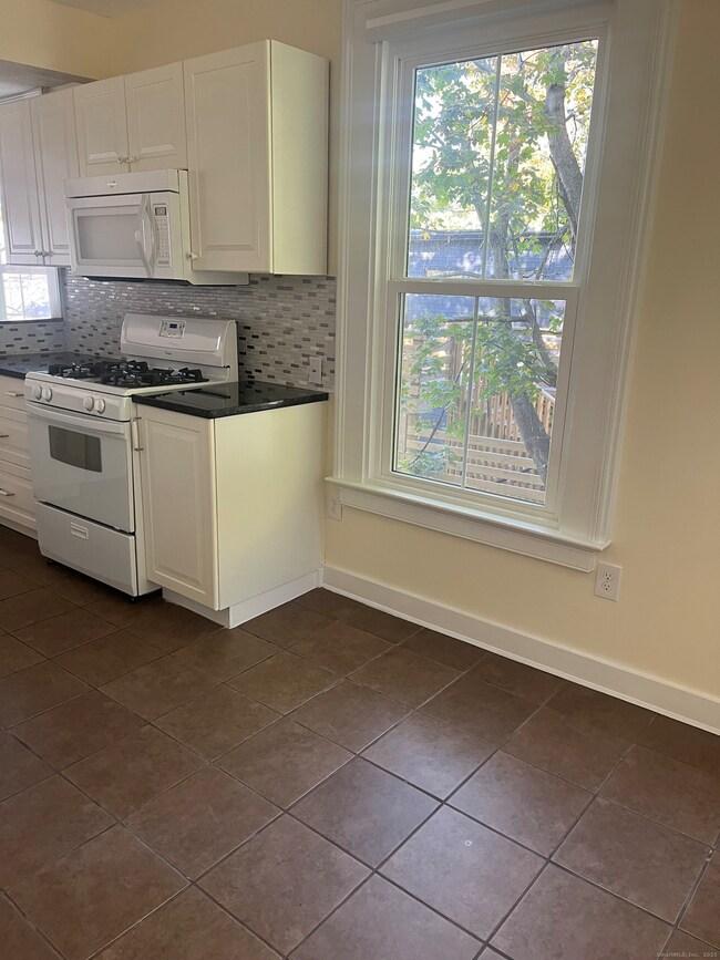 896 Quinnipiac Ave unit 3, New Haven, CT 06513 - photo 6