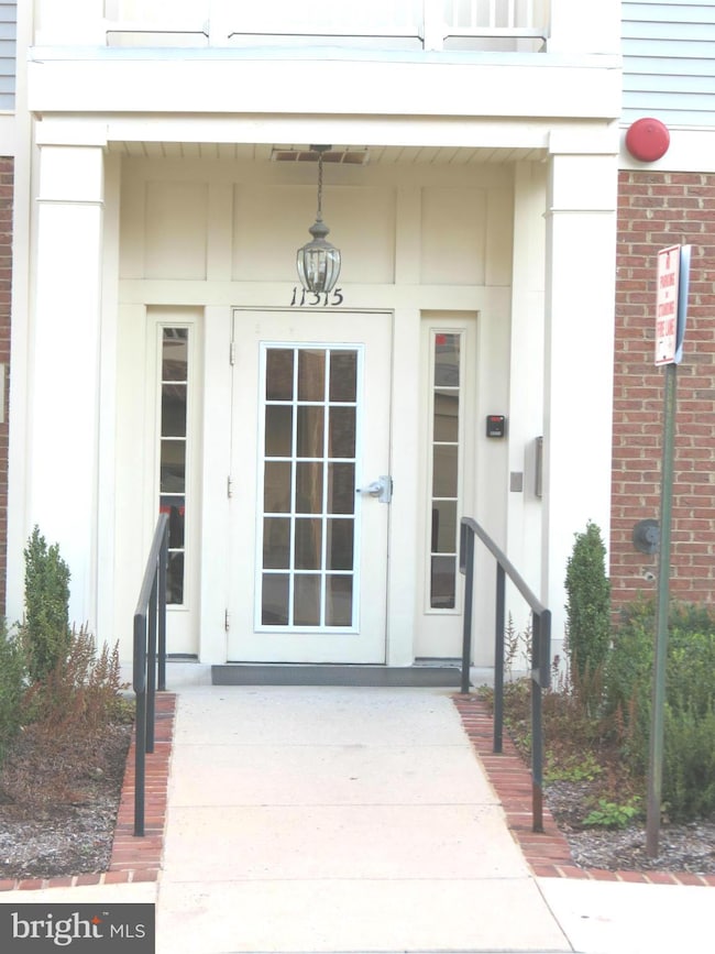 11315 Westbrook Mill Ln unit 102, Fairfax, VA 22030 - photo 2