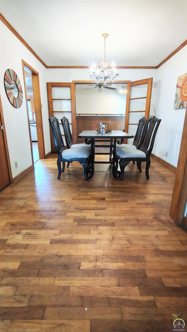 3310 SW 17th St, Topeka, KS 66604 - photo 2