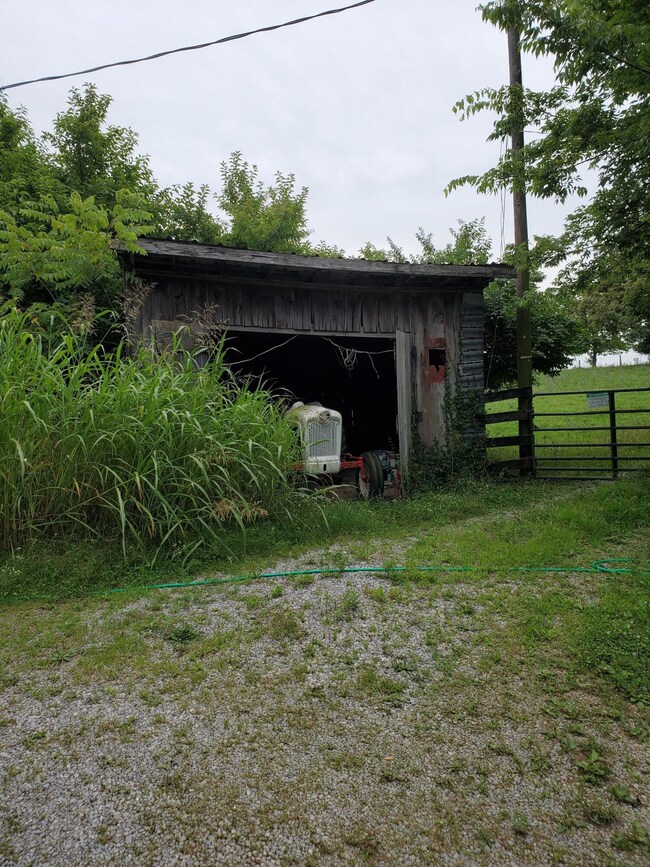 840 Burgin Rd, Harrodsburg, KY 40330 - photo 3