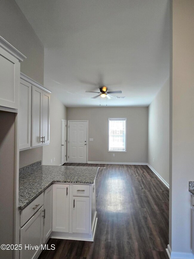 1249A Masters Ln unit A, Greenville, NC 27834 - photo 2
