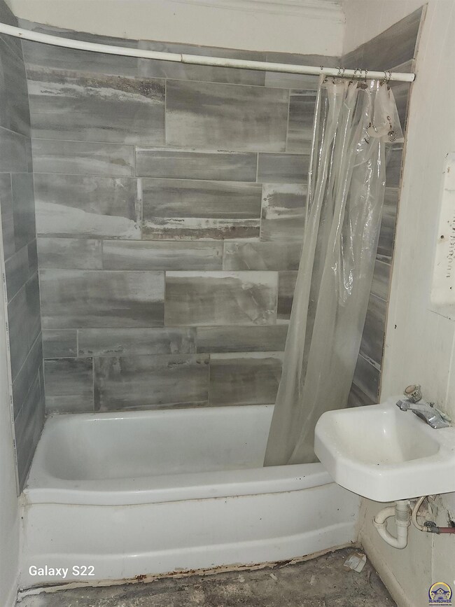 412 SE 34th St, Topeka, KS 66605 - photo 5