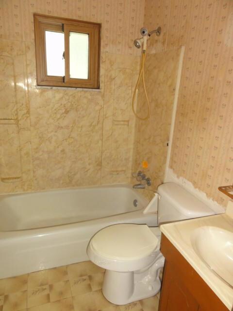 2822 Fleet Rd, Columbus, OH 43232 - photo 5