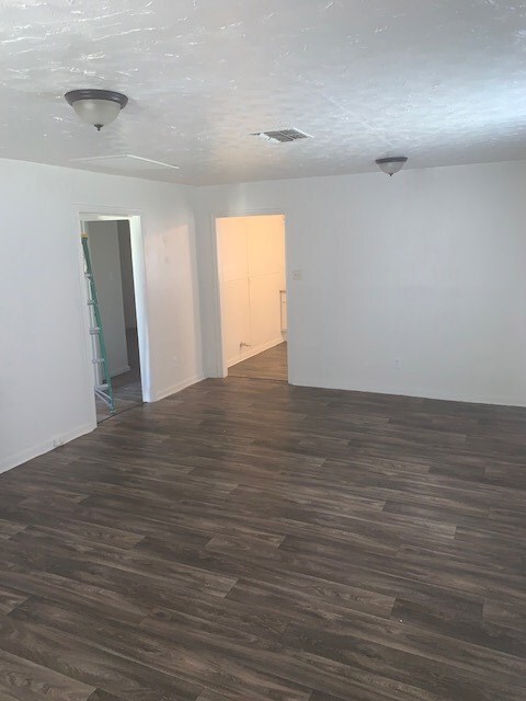 831 W Rittenhouse Rd, Houston, TX 77091 - photo 5