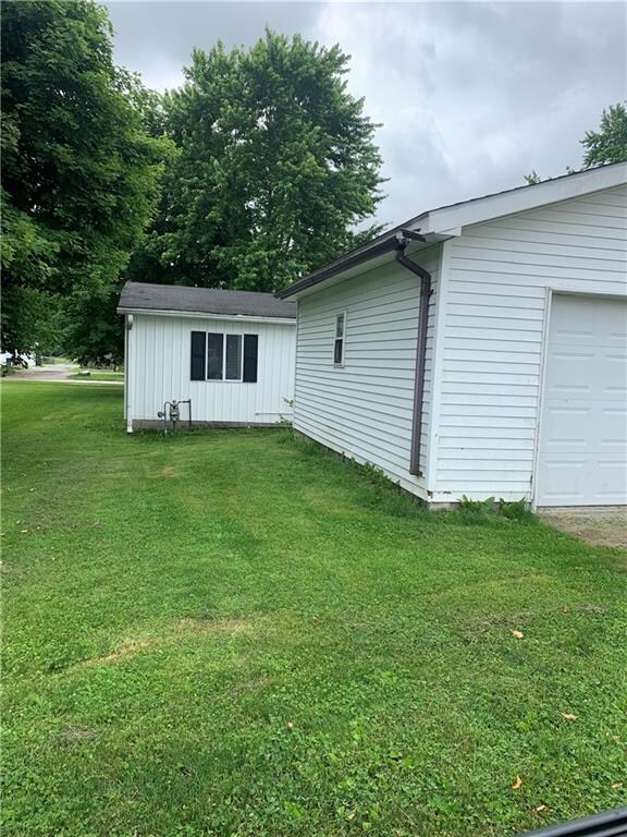 407 W 2nd St, Sheridan, IN 46069 - photo 4