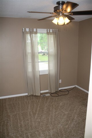 1318 N Stark St, Davenport, IA 52804 - photo 7