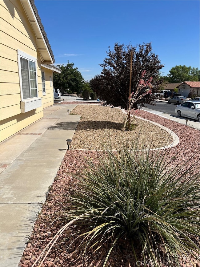 13762 Deauville Dr, Victorville, CA 92395 - photo 2