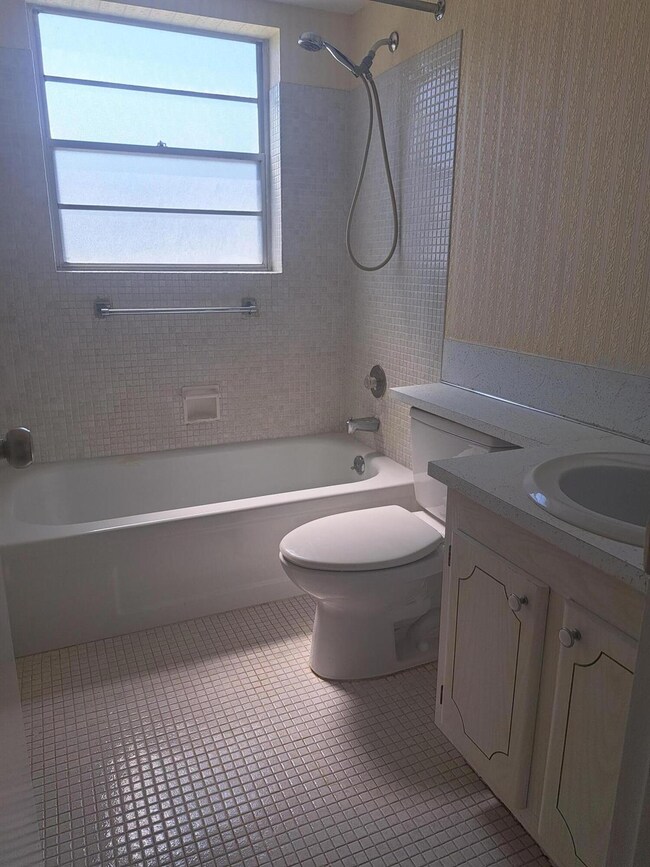 241 Sheffield J, West Palm Beach, FL 33417 - photo 3