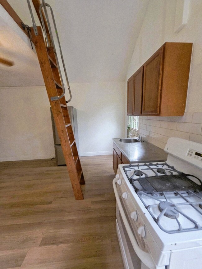 6109 Saxon Dr unit c, Houston, TX 77092 - photo 3