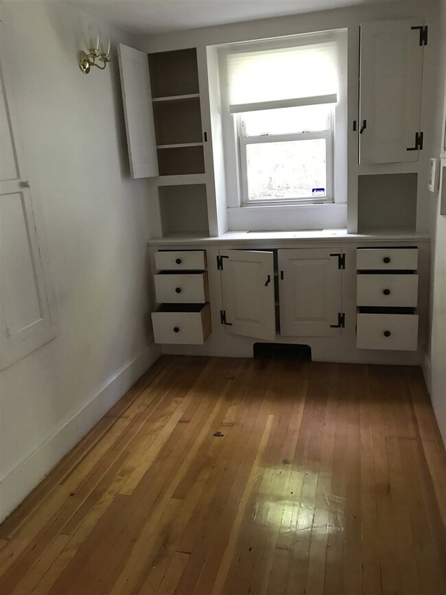 11 Ayer St, Nashua, NH 03064 - photo 4