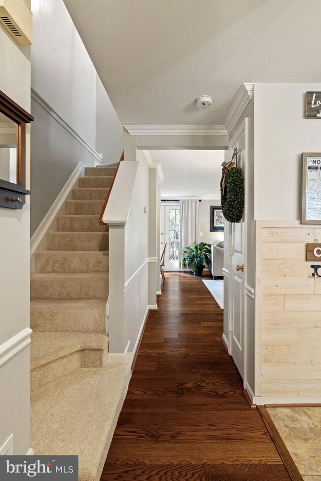 16937 Monmouth Ct, Dumfries, VA 22026 - photo 4