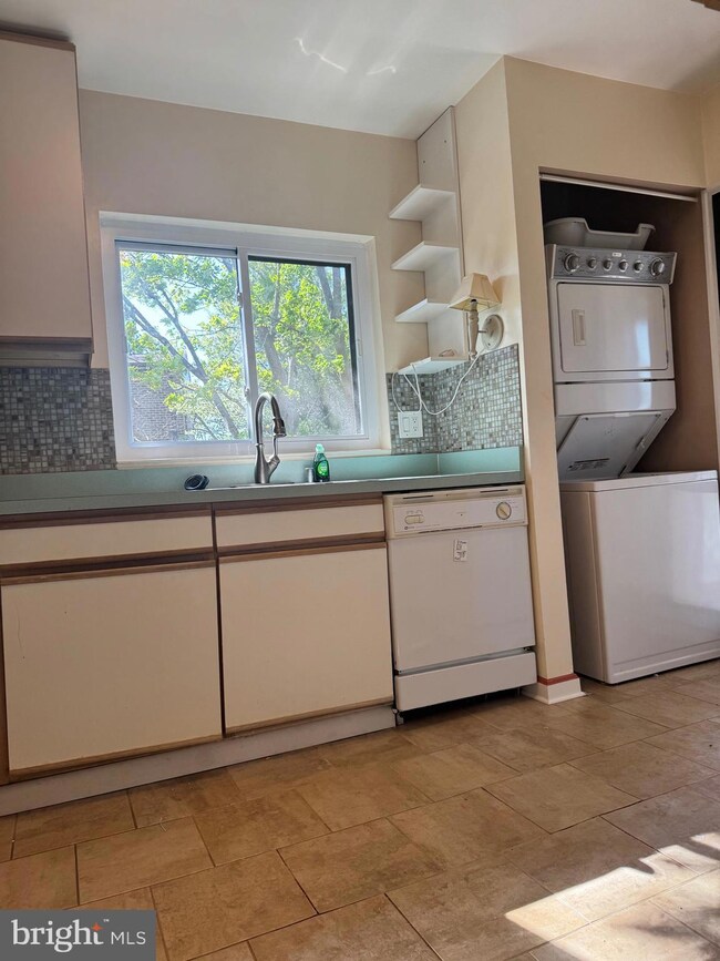 15609 Dorset Rd unit 301, Laurel, MD 20707 - photo 6