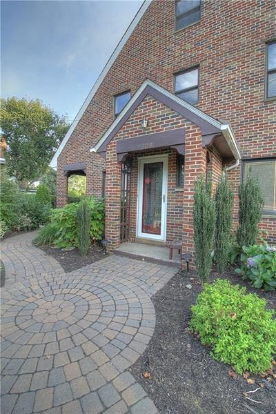 Note the maintenance free exterior, geometric desi