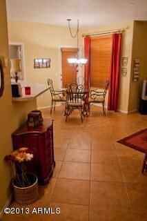entry/dining area