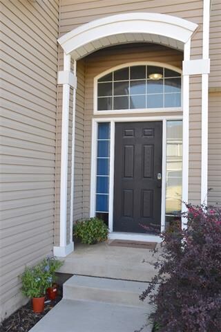 8900 Dunraven St, Lenexa, KS 66227 - photo 4