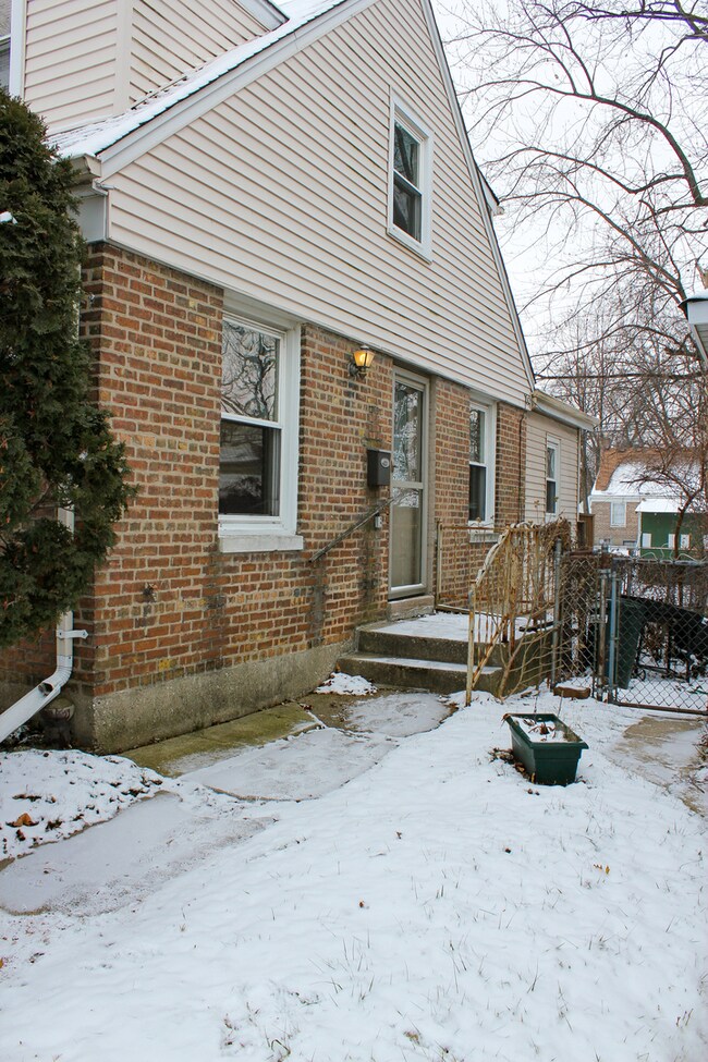 810 Gardner Rd, Westchester, IL 60154 - photo 2