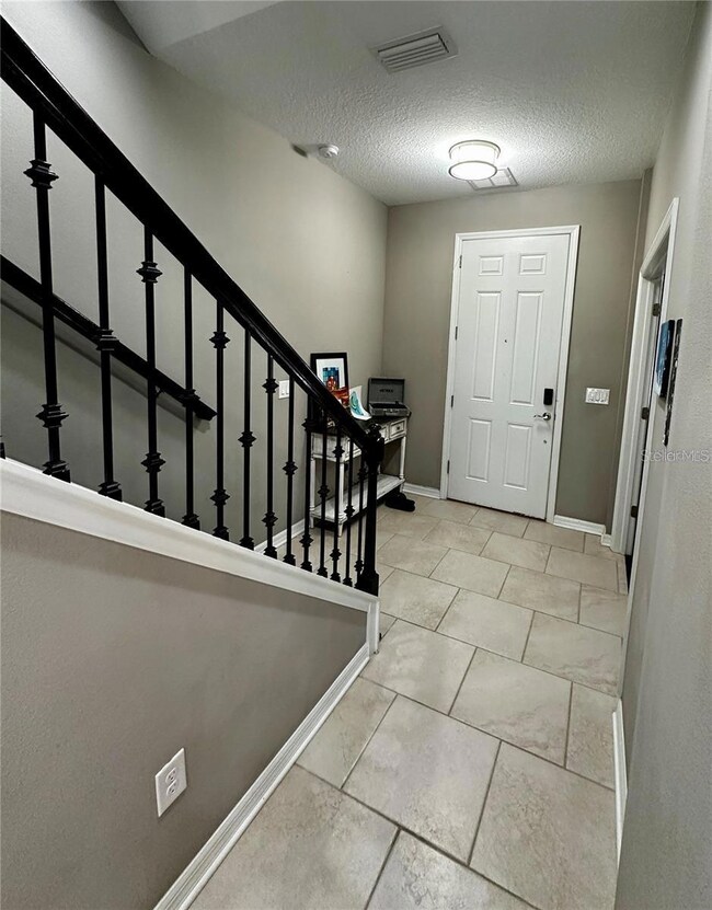 15807 Oakleaf Run Dr, Lithia, FL 33547 - photo 5