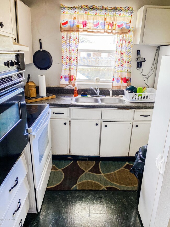 Kitchen b