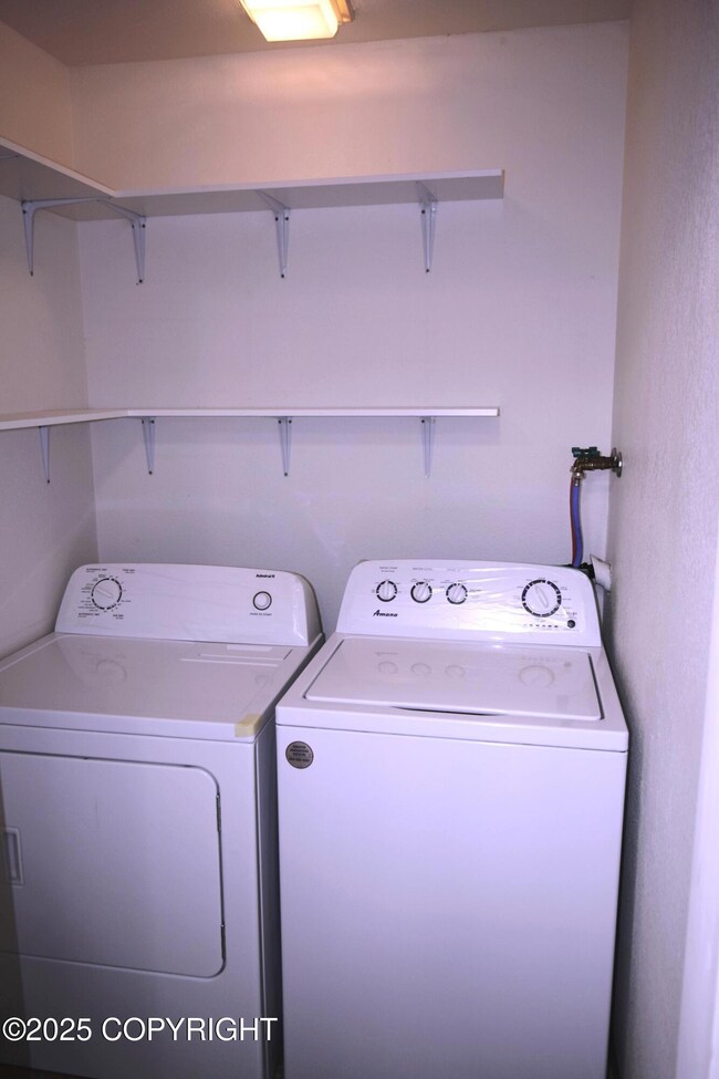 1411 Carolyn Cir unit C, Anchorage, AK 99504 - photo 5