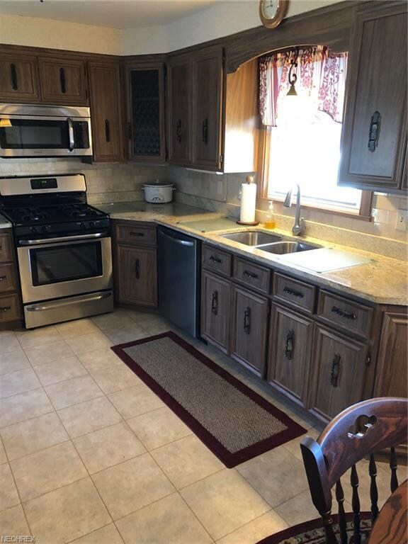 138 Iroquois St, Struthers, OH 44471 - photo 4