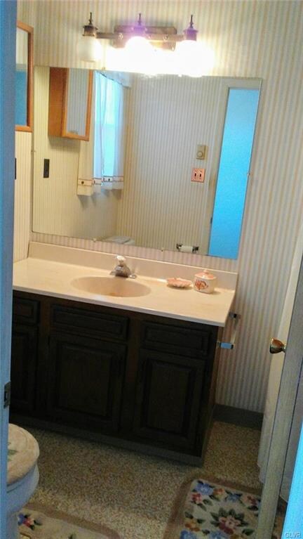 2nd floor bathroom