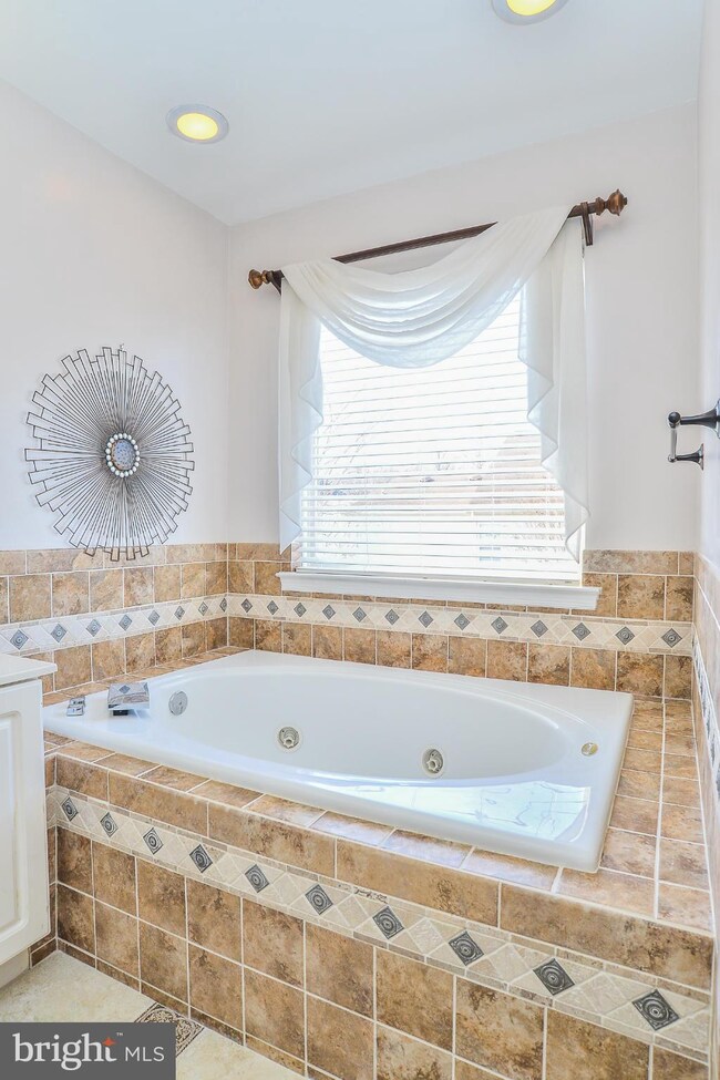 7704 Cumbertree Ct, Springfield, VA 22153 - photo 4