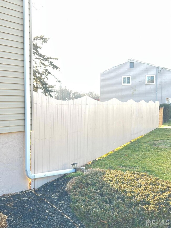 9 Winslow Rd, Edison, NJ 08837 - photo 4