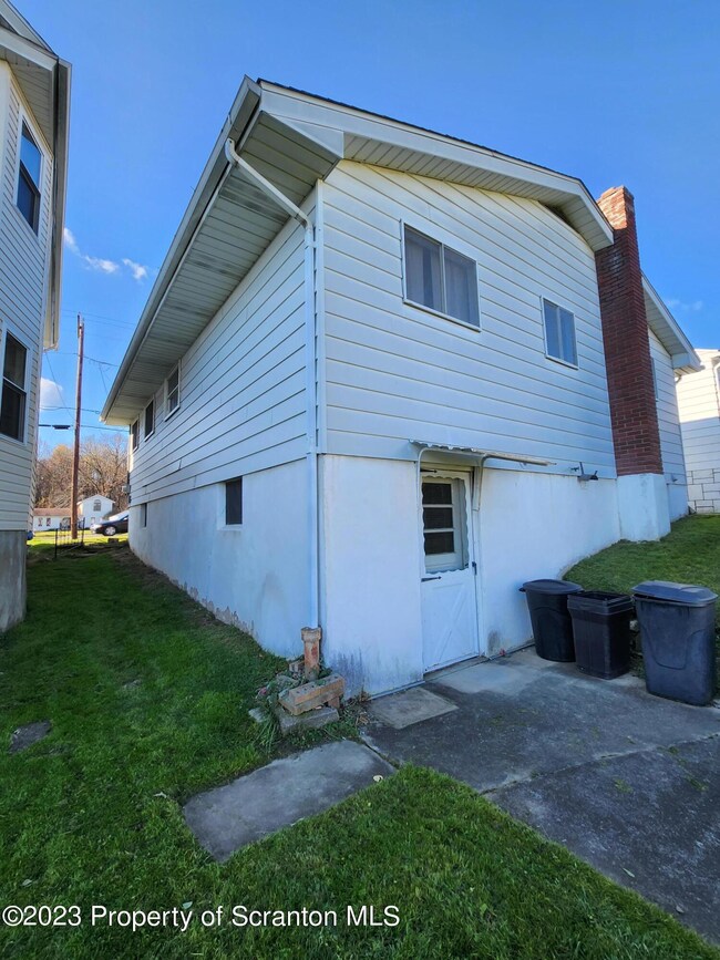 2020 Farr St, Scranton, PA 18504 - photo 2