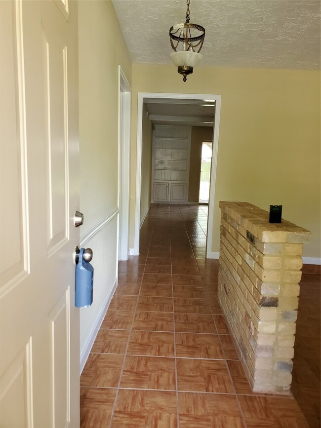 4303 Saratoga Dr, Houston, TX 77088 - photo 3