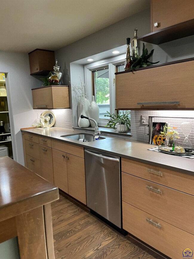 3531 SW Alameda Dr, Topeka, KS 66614 - photo 4