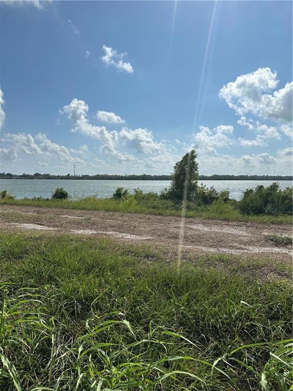Beautiful Levee View!