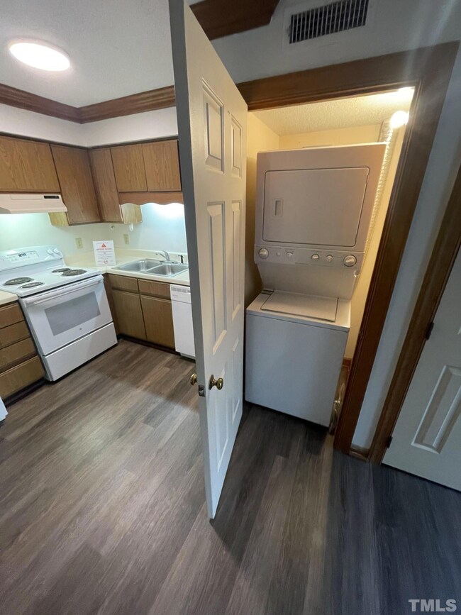 3504 Ivy Commons Dr unit 101, Raleigh, NC 27606 - photo 3