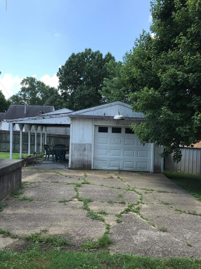 BLANTON-1 CAR GARAGE WITH COVERED PATIO